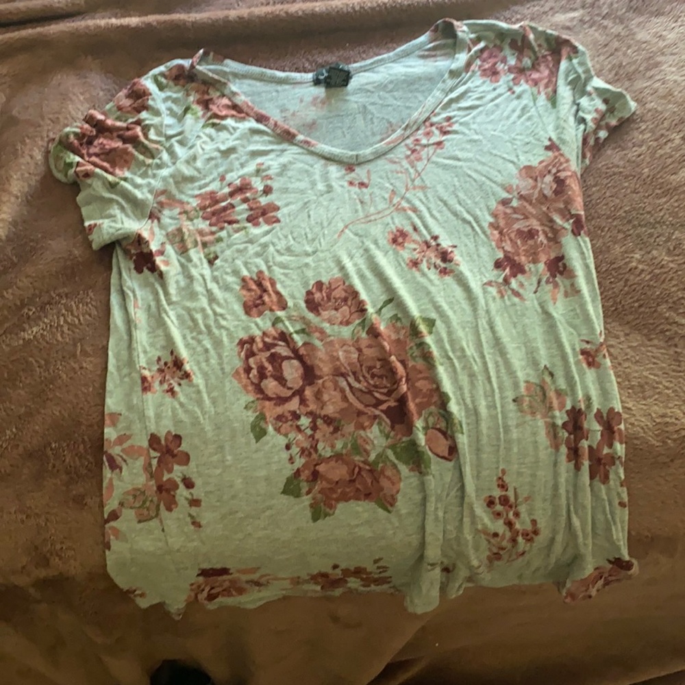 Flower and gray top size medium